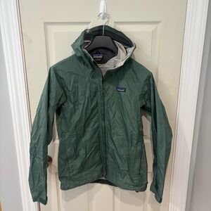 Patagonia Women’s Forest Green Raincoat